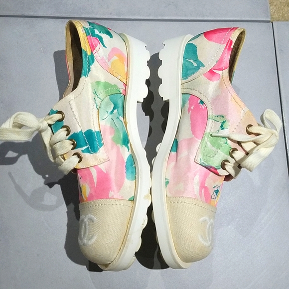 Vintage Chanel - Picture 2 of 10